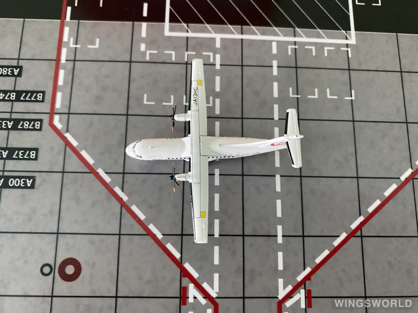 JC Wings 1:400 EW4AT4004 Hokkaido Air System 北海道空中系统 ATR 42 JA13AC