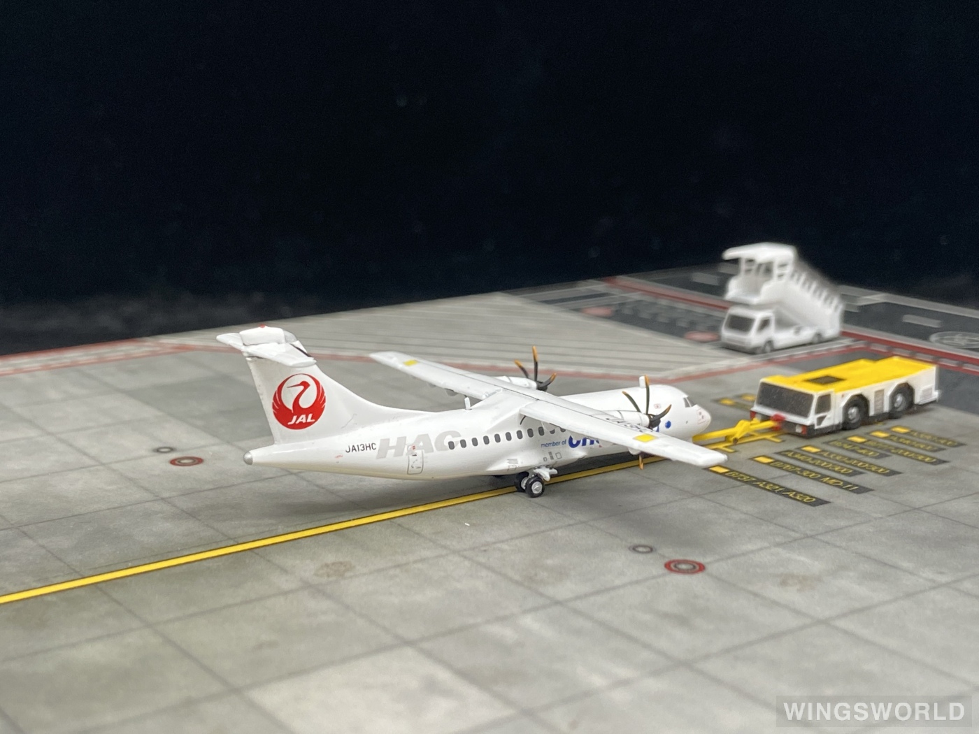 JC Wings 1:400 EW4AT4004 Hokkaido Air System 北海道空中系统 ATR 42 JA13AC