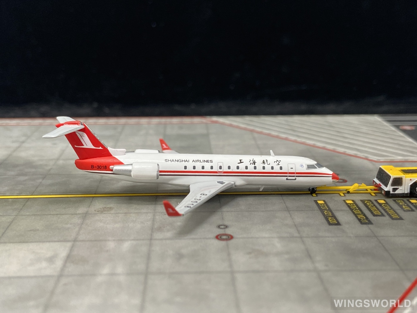 JC Wings 1:400 XX4144 Shanghai Airlines 上海航空 Bombardier CRJ200 B-3018