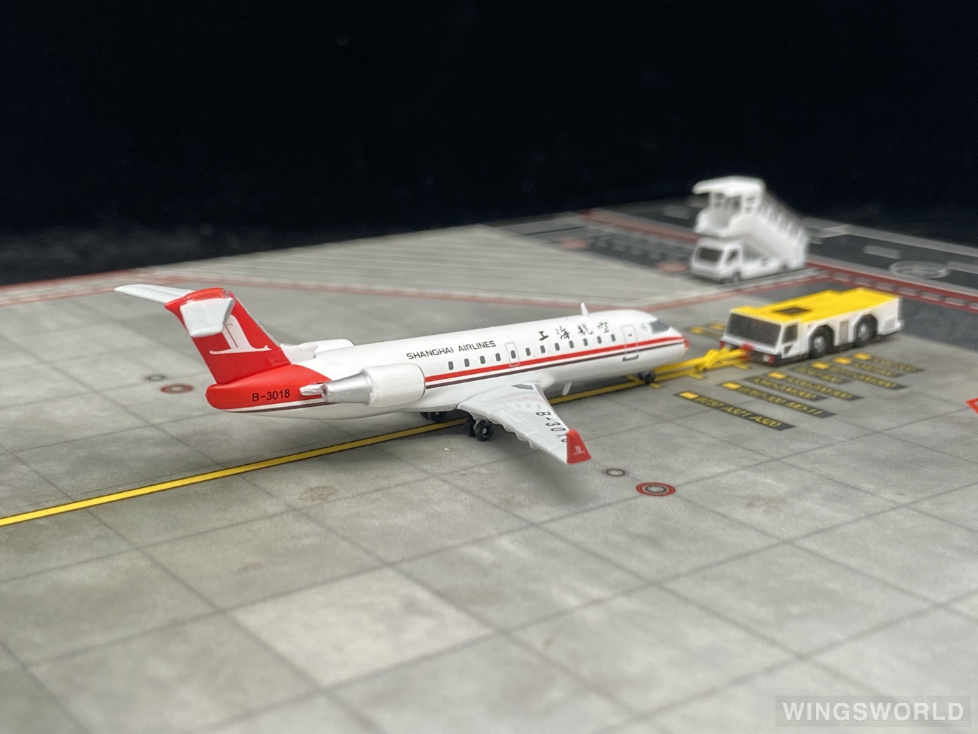 JC Wings 1:400 XX4144 Shanghai Airlines 上海航空 Bombardier CRJ200 B-3018