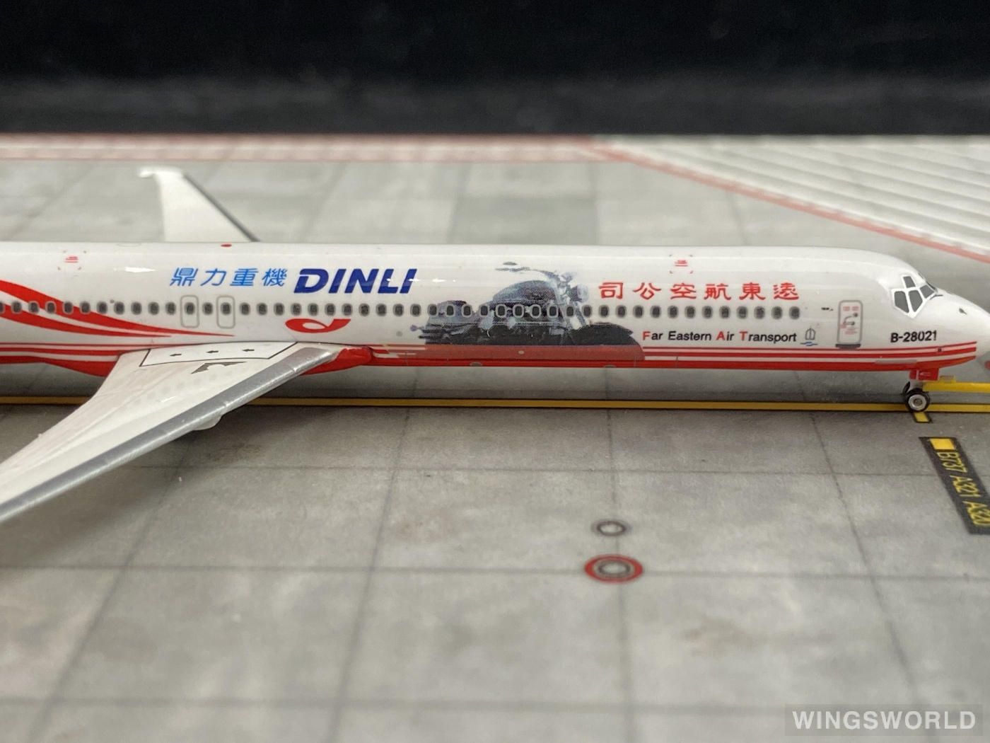 Phoenix 1:400 PH10932 FAT 远东航空 McDonnell Douglas MD-82 B-28021