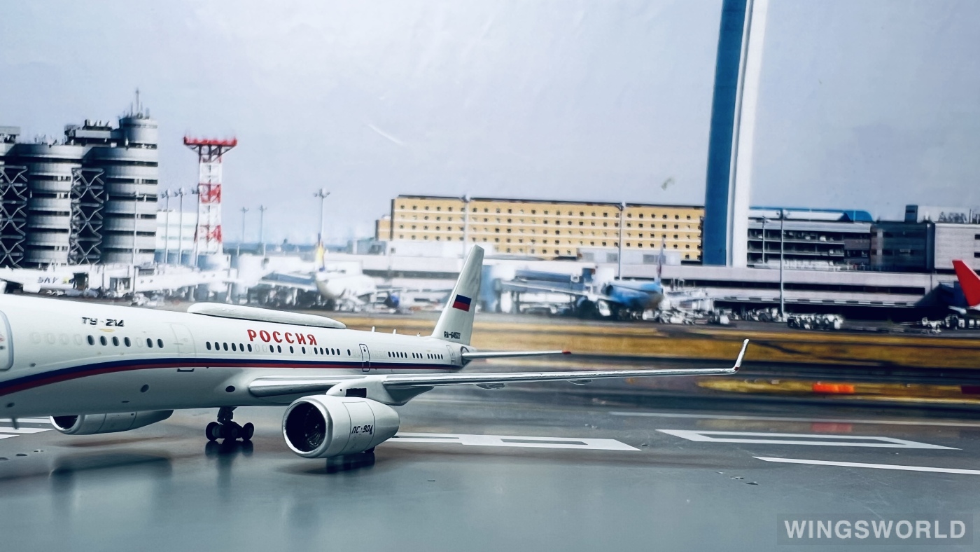 Pandamodel 1:400 202211 Rossiya Special Flight Detachment Tupolev Tu-204 RA-64522