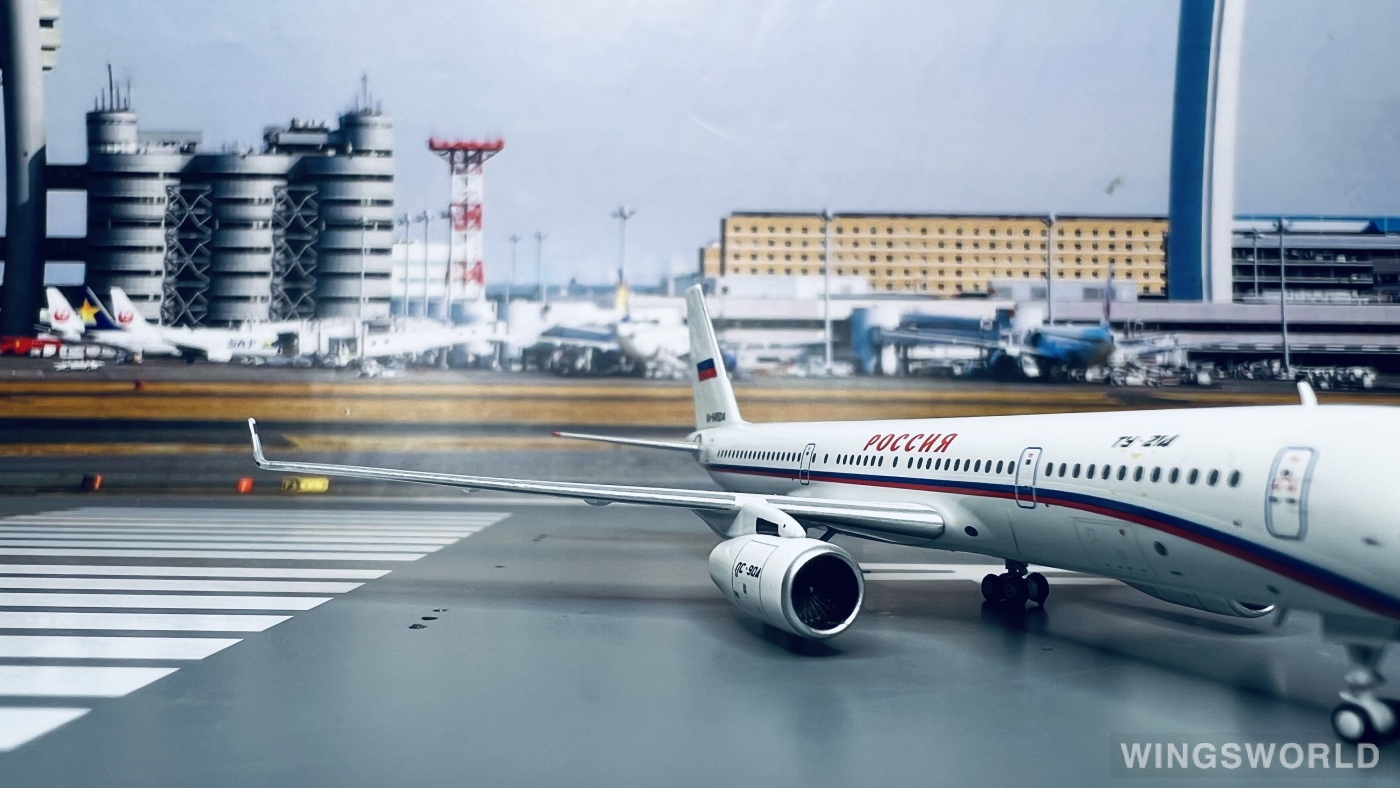 Pandamodel 1:400 202212 Rossiya Special Flight Detachment Tupolev Tu-204 RA-64504