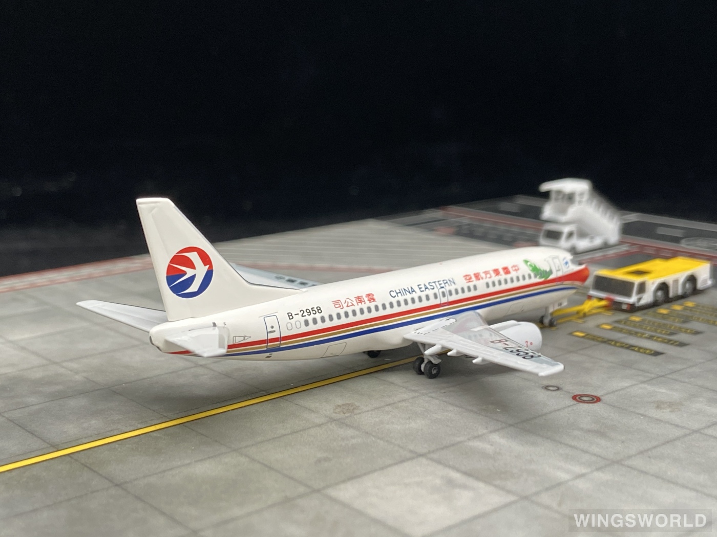AeroClassics 1:400 Boeing 737-300 China Eastern 中国东方航空
