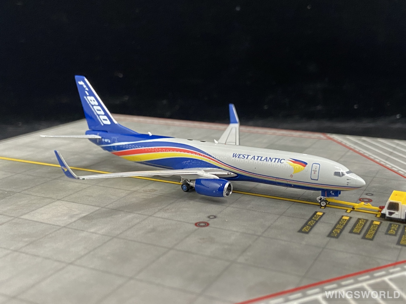 Phoenix 1:400 PH04301 West Atlantic Boeing 737-800 G-NPTA