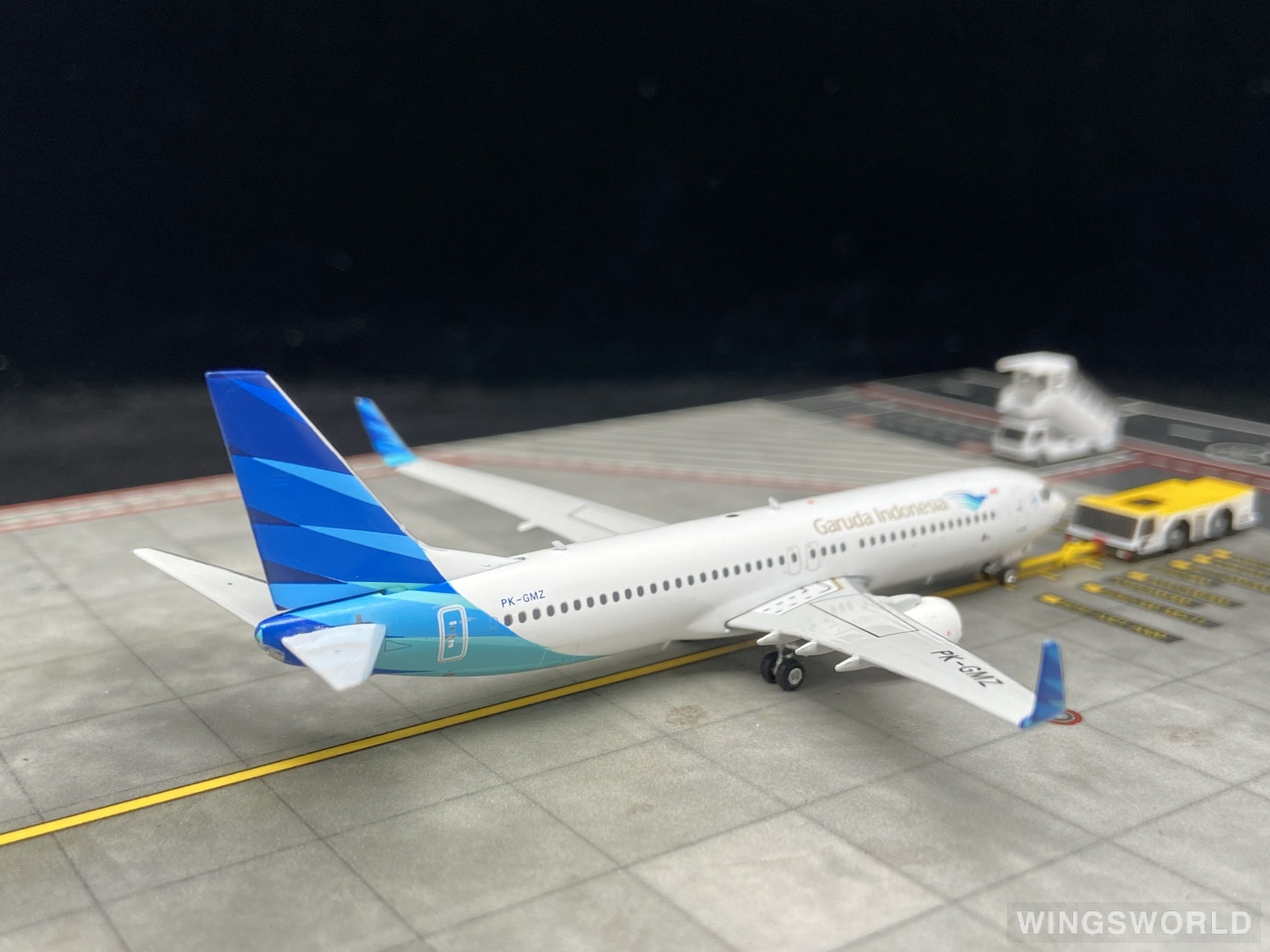 Phoenix 1:400 PH11641 Garuda Indonesia 印度尼西亚鹰航 Boeing 737-800 PK-GMZ