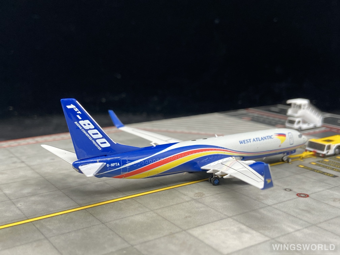 Phoenix 1:400 PH04301 West Atlantic Boeing 737-800 G-NPTA