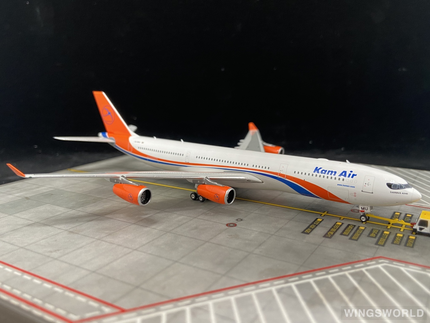 Phoenix 1:400 PH11742 Kam Air 卡姆航空 Airbus A340-300 YA-KMU