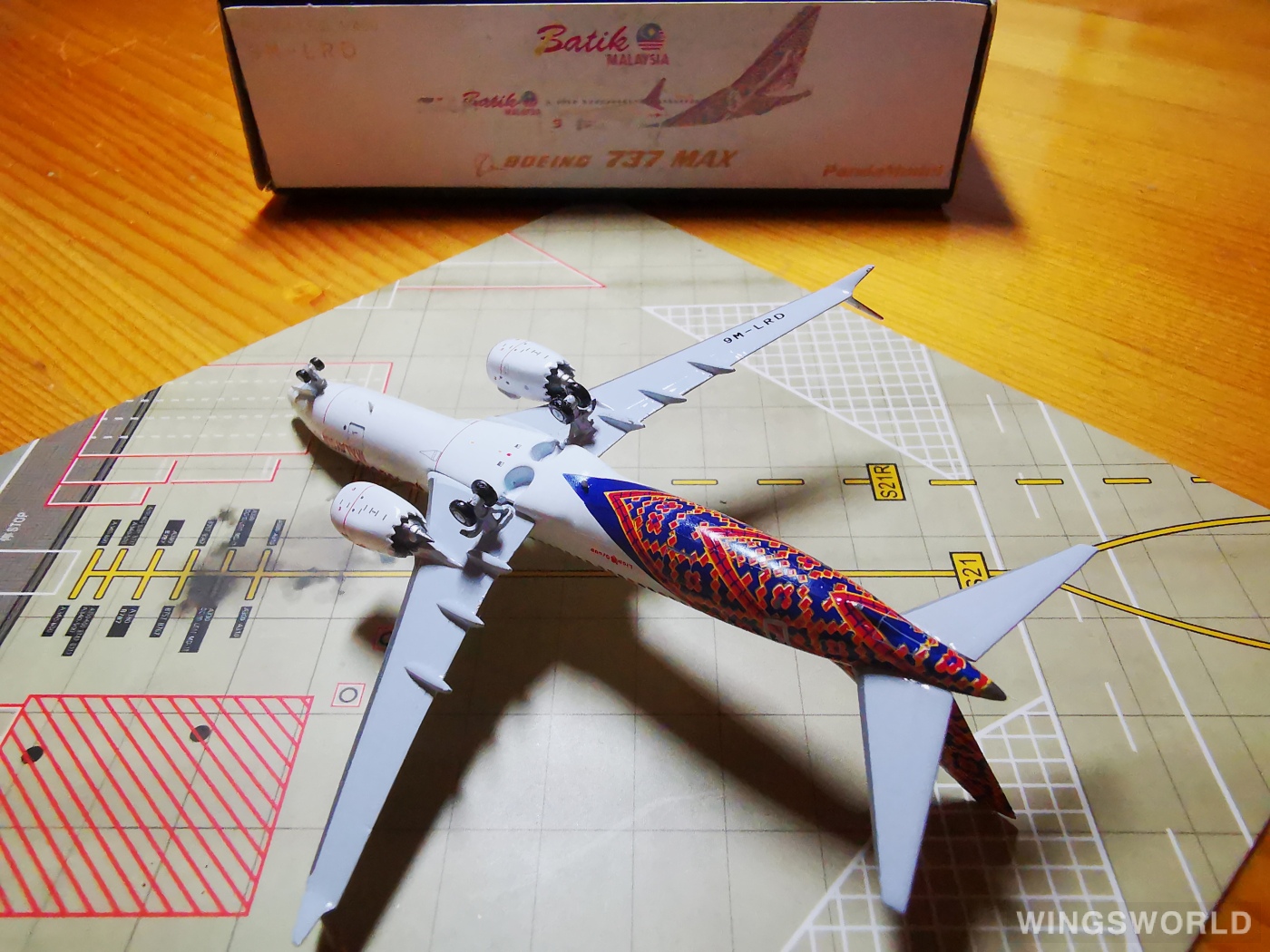 Pandamodel 1:400 11057 Batik Air 巴泽航空 Boeing 737 MAX 8 9M-LRD