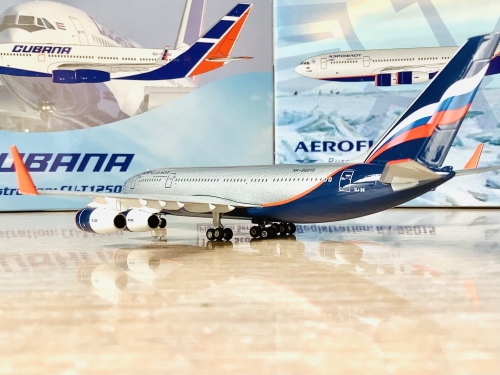※専用AEROFLOT Ilyushin IL-96-300 RA-96015 Phoenix Aeroflot Ilyushin IL-96-300 RA-96015 1/400