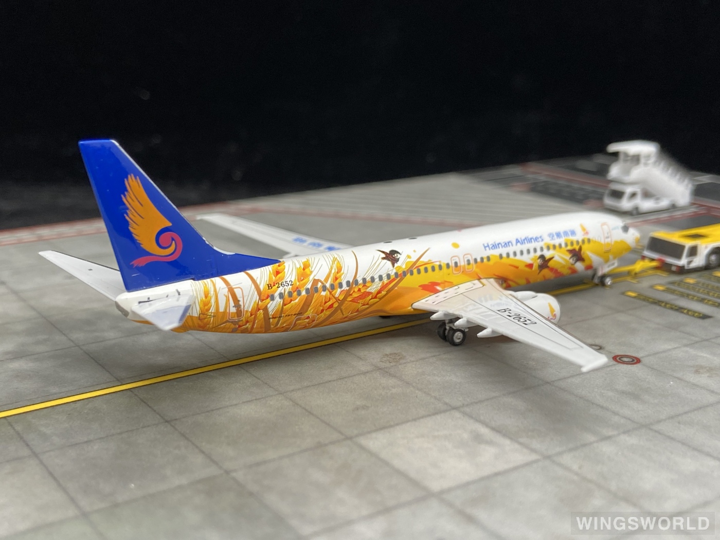 Phoenix 1:400 PH10642 Hainan Airlines 海南航空 Boeing 737-800 B-2652