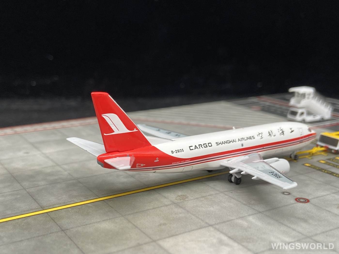 Skywings 1:400 SKY059S Shanghai Airlines 上海航空 Boeing 737-300 B-2605