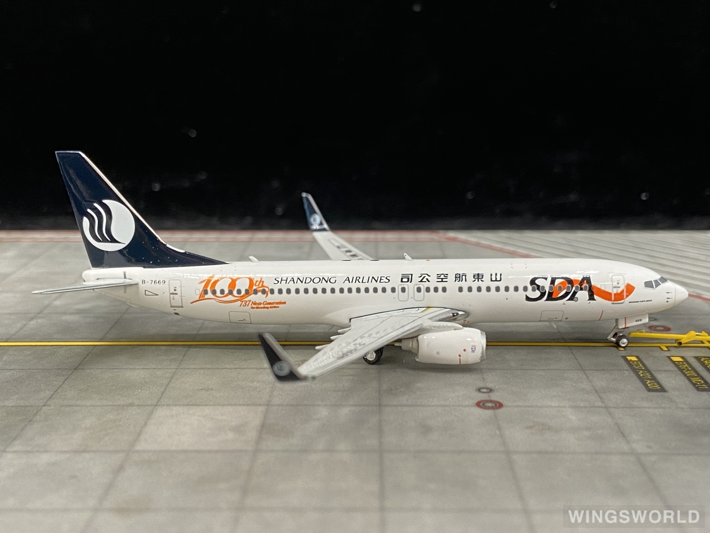 Phoenix 1:400 PH11371 Shandong Airlines 山东航空 Boeing 737-800 B-7669