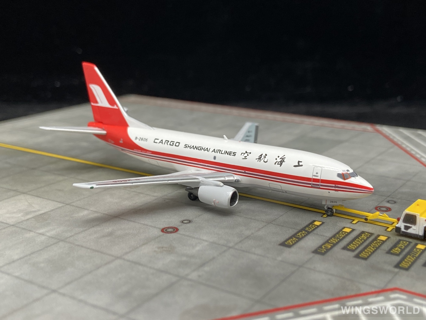 Skywings 1:400 SKY059S Shanghai Airlines 上海航空 Boeing 737-300 B-2605