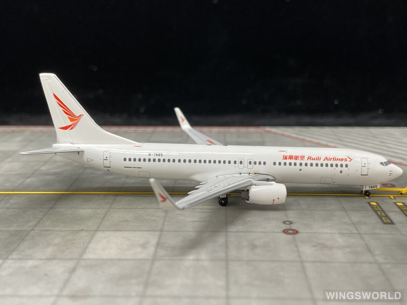 Pandamodel 1:400 PM4B7865 Ruili Airlines 瑞丽航空 Boeing 737-800 B-7865