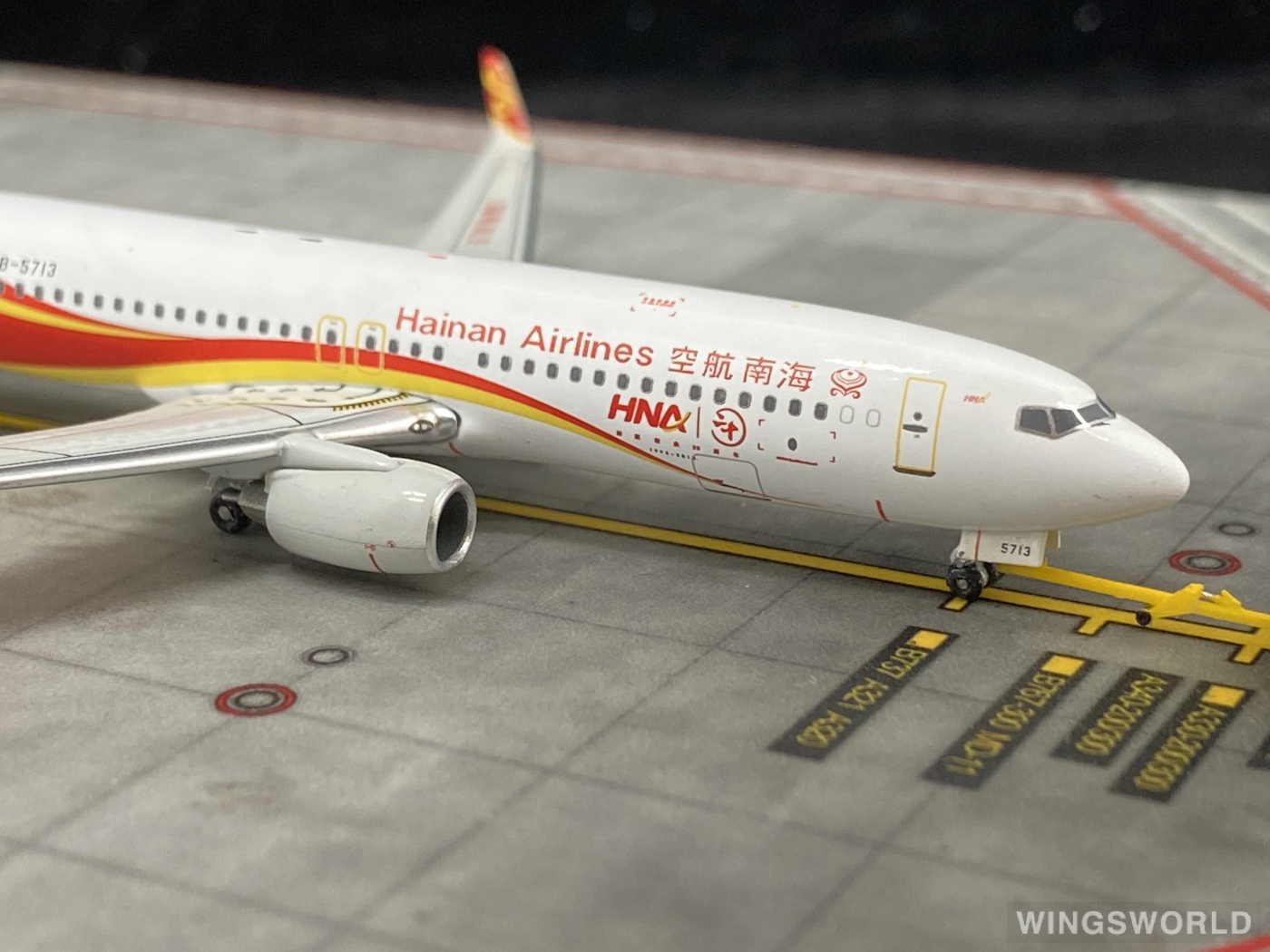 Witty 1:400 WT4738023 Hainan Airlines 海南航空 Boeing 737-800 B-5713