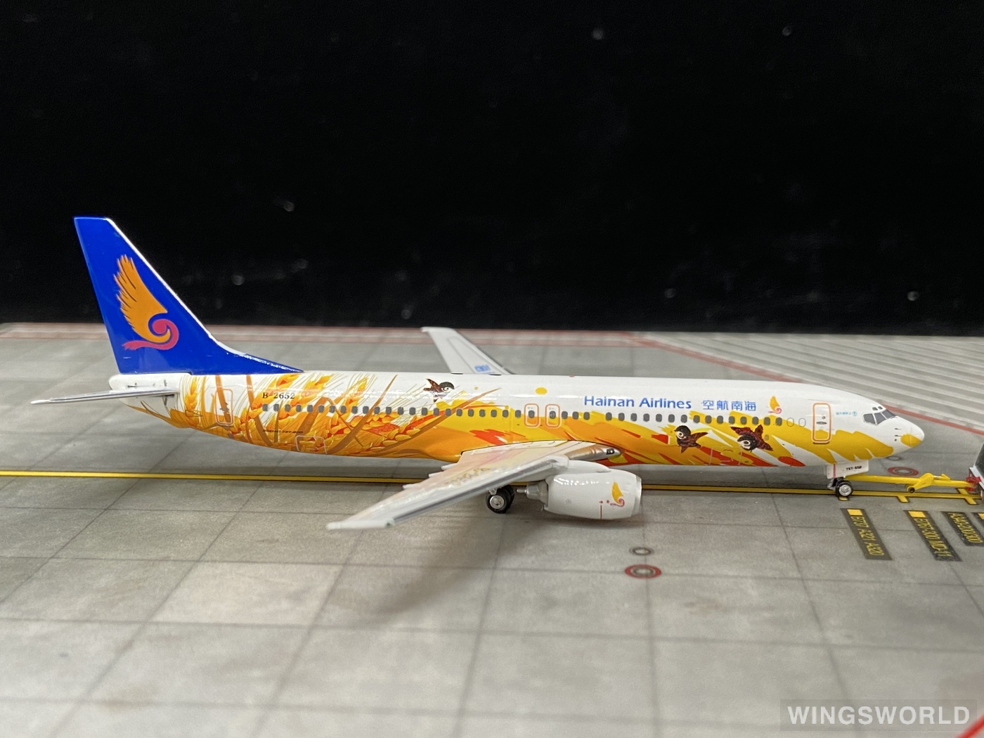 Phoenix 1:400 PH10642 Hainan Airlines 海南航空 Boeing 737-800 B-2652