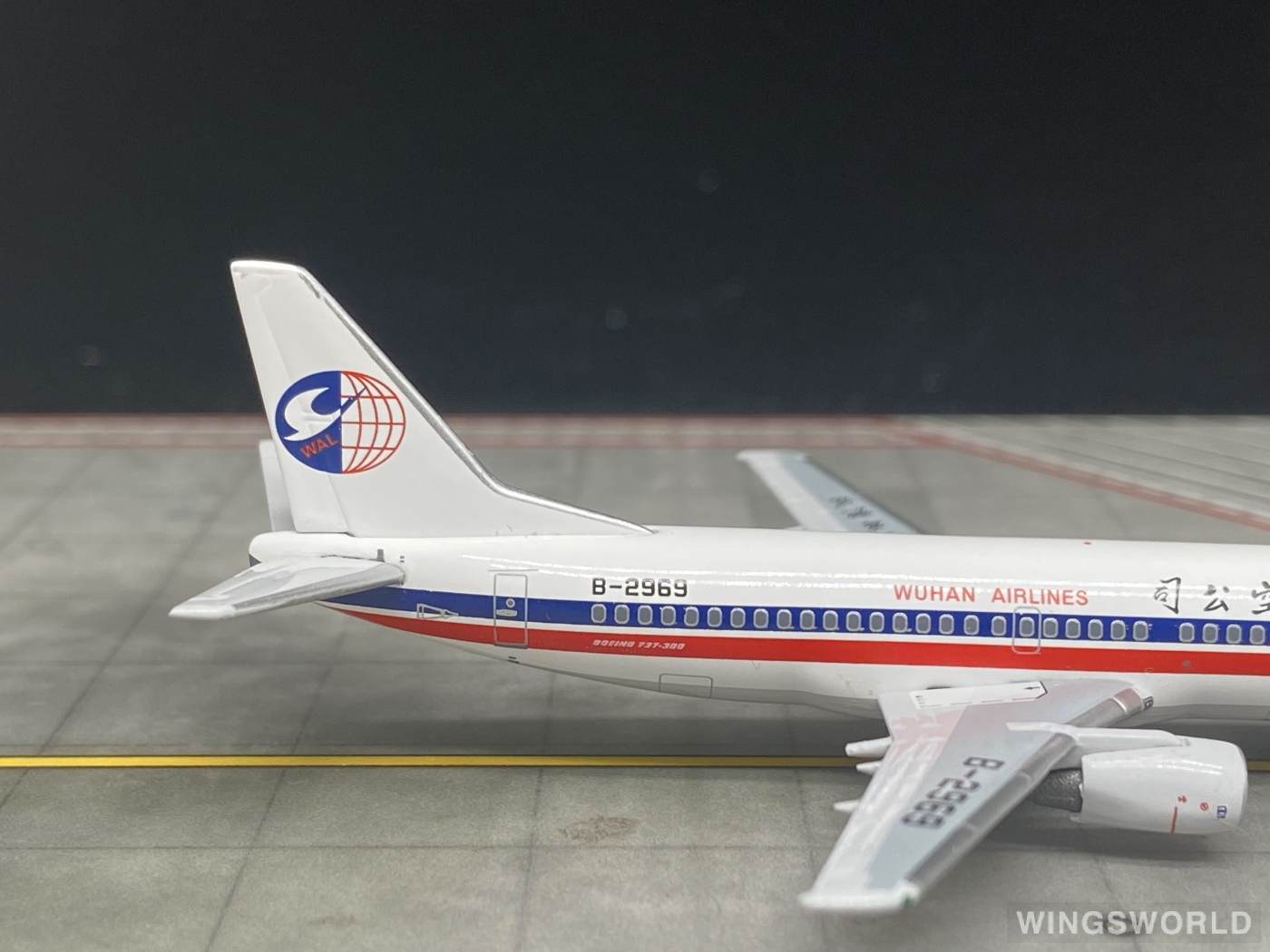 Skywings 1:400 SKY-PM-036 Wuhan Airlines 武汉航空 Boeing 737-300 B-2969