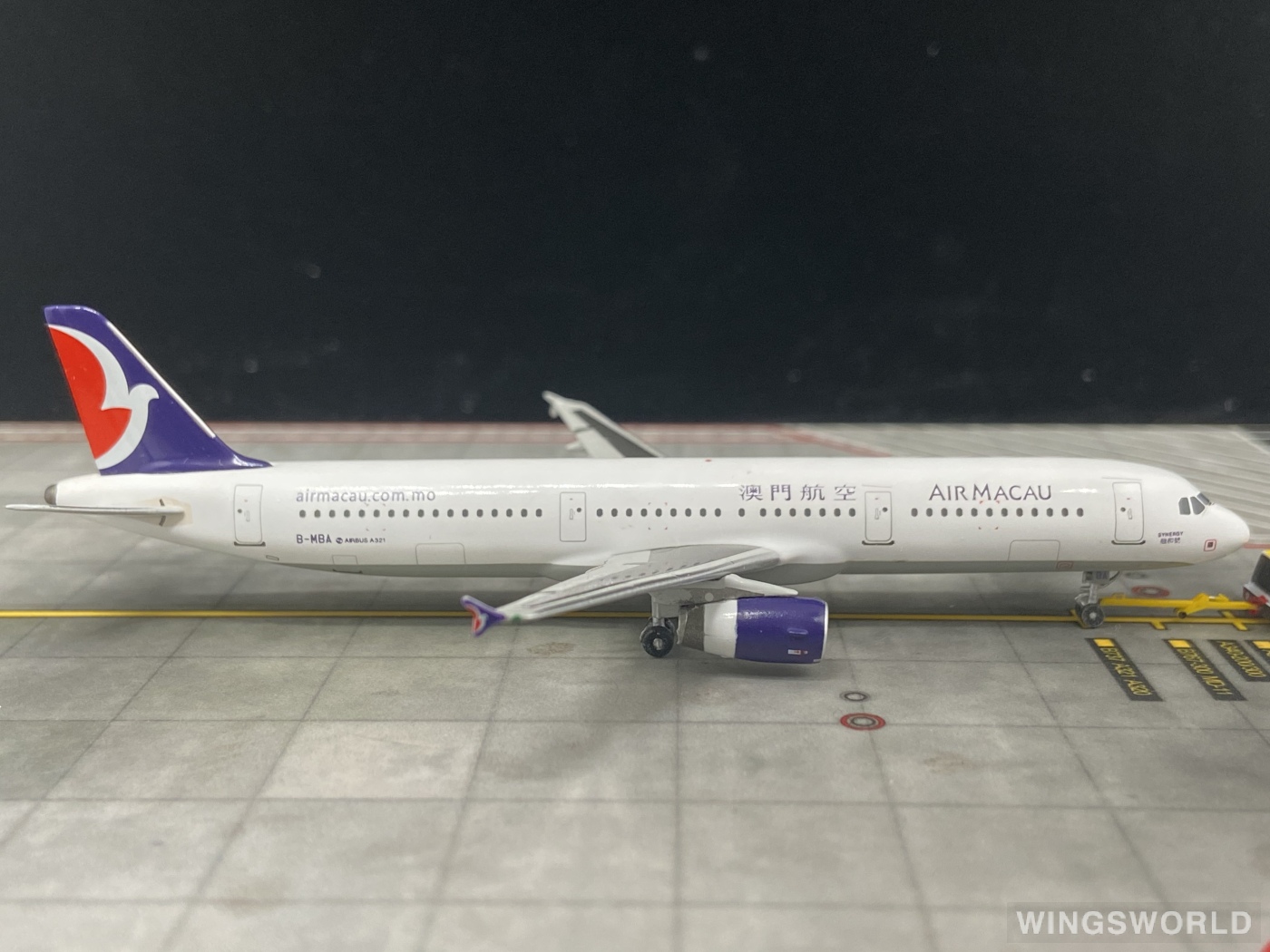 Apollo 1:400 A13090 Air Macau 澳门航空 Airbus A321 B-MBA