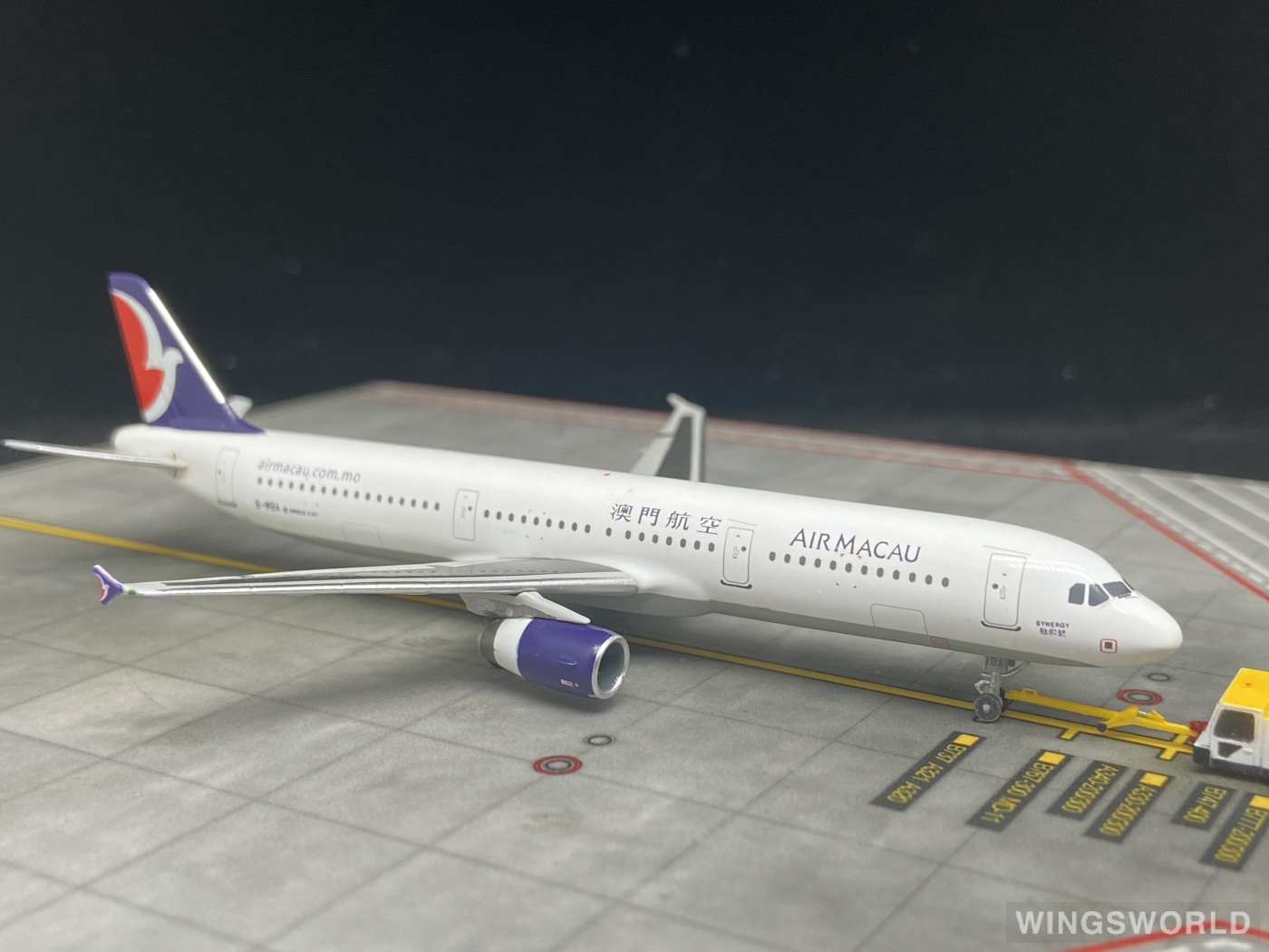 マカオ航空 AIRBUS A321 飛行機模型 1:330 金属製（herpa wings
