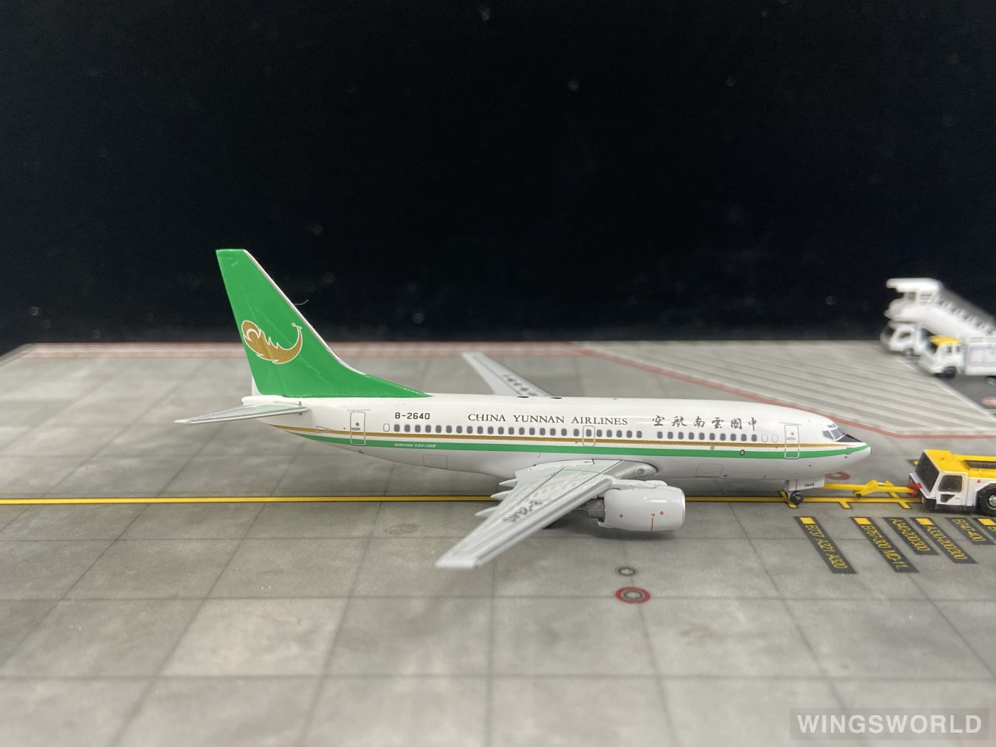 Pandamodel 1:400 PM4B2640 China Yunnan Airlines 中国云南航空 Boeing 737-700 B-2640
