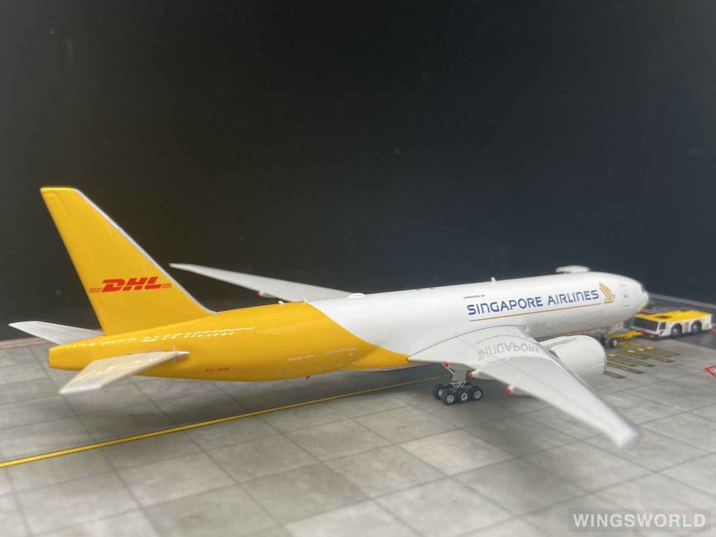 Phoenix 1:400 PH04474 Singapore Airlines 新加坡航空 Boeing 777F 9V-DHA