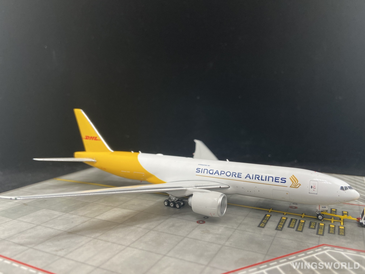 Phoenix 1:400 PH04474 Singapore Airlines 新加坡航空 Boeing 777F 9V-DHA