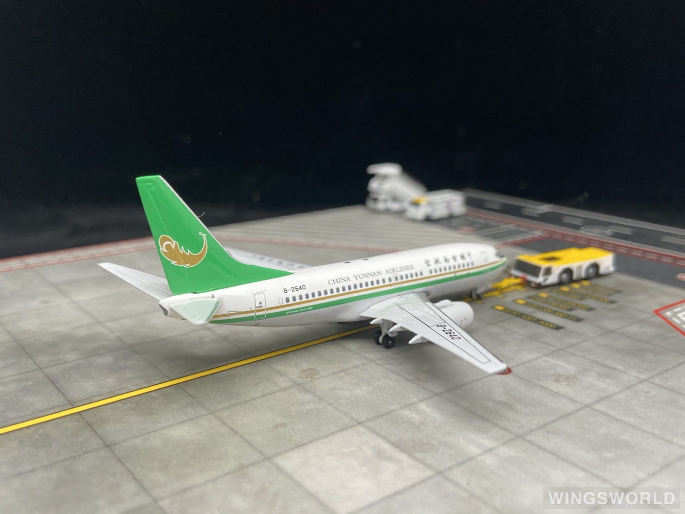Pandamodel 1:400 PM4B2640 China Yunnan Airlines 中国云南航空 Boeing 737-700 B-2640