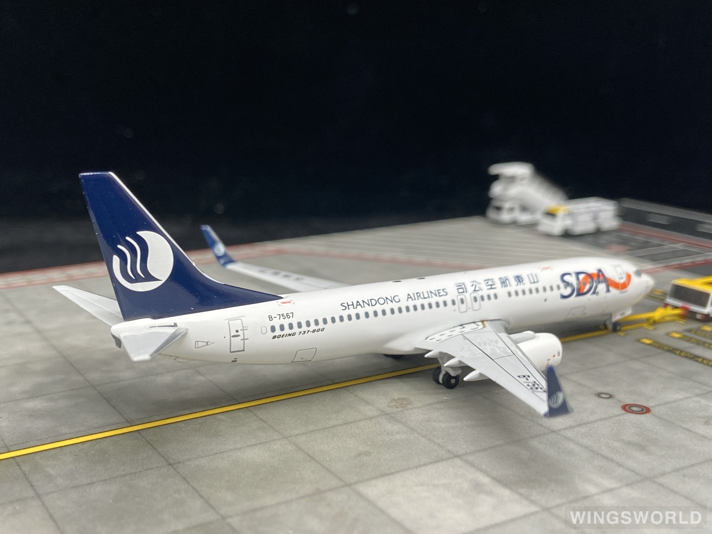 Pandamodel 1:400 PM-B-7567 Shandong Airlines 山东航空 Boeing 737-800 B-7567