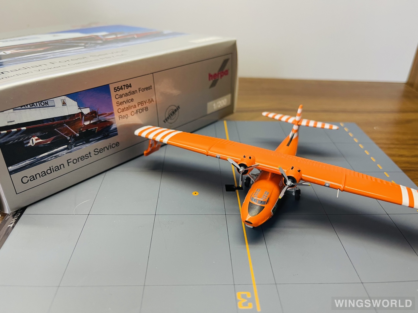 Herpa 1:200 554794 Canadian Forest Service Consolidated PBY Catalina C-FDFB