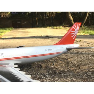Uni-Top Airlines 友和道通航空 Airbus A300B4/B2 B-2326  2326 Aero Le Plane 1:200