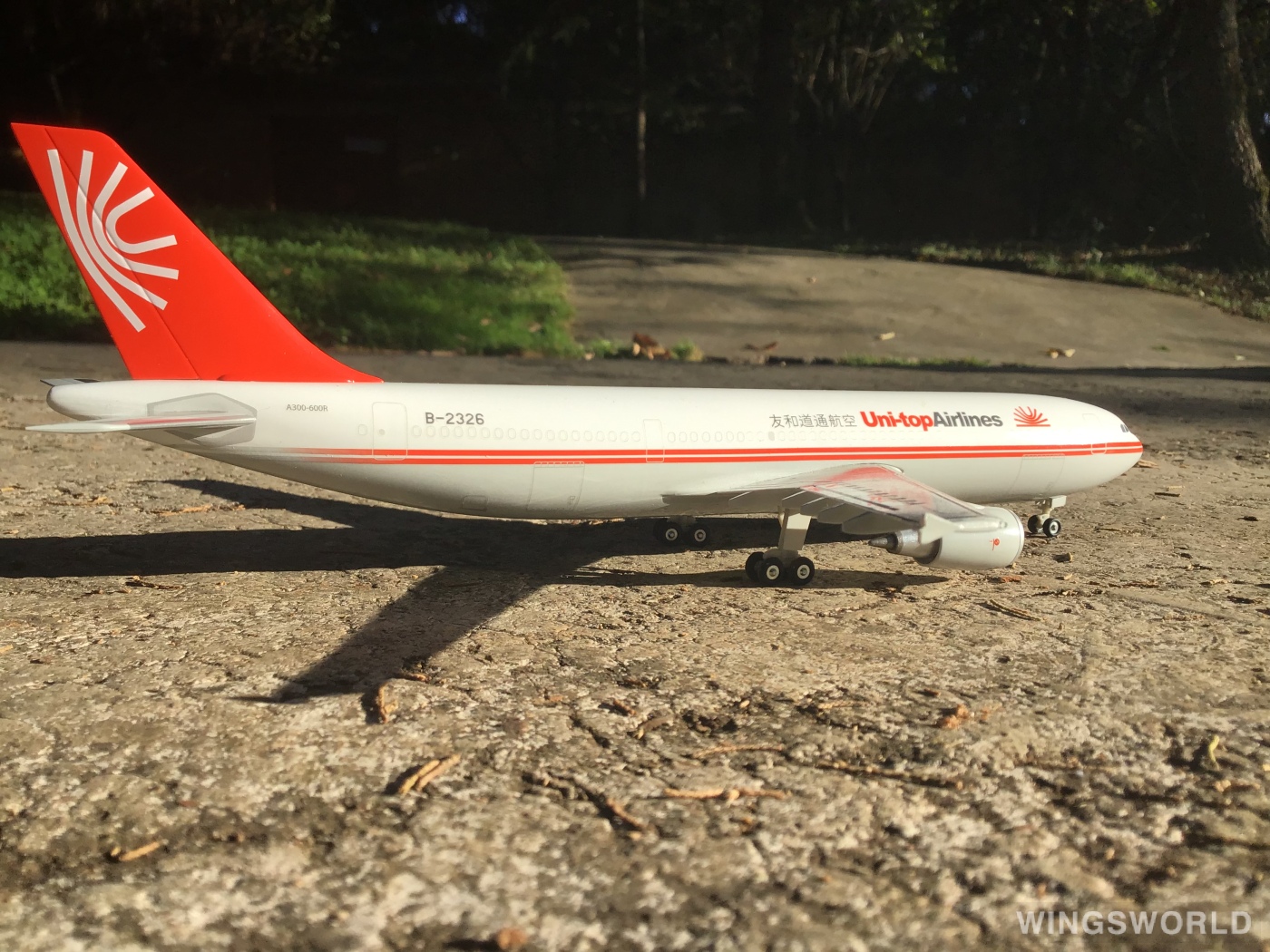 Aero Le Plane 1:200 2326 Uni-Top Airlines 友和道通航空 Airbus A300B4/B2 B-2326