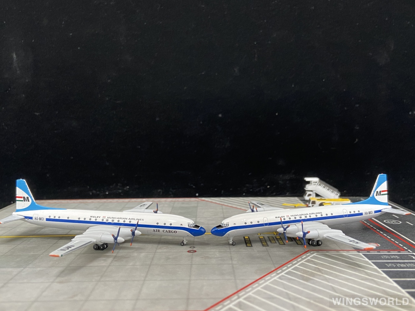 AeroClassics 1:400 AC411094 Malév 匈牙利航空 Ilyushin Il-18 HA-MOI