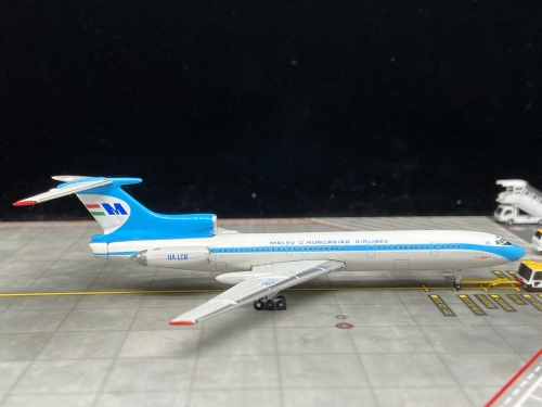 Phoenix 1:400 Tupolev Tu-154 Malév 匈牙利航空 PHHALCB HA-LCB 的相册 - 飞机模型世界资料库