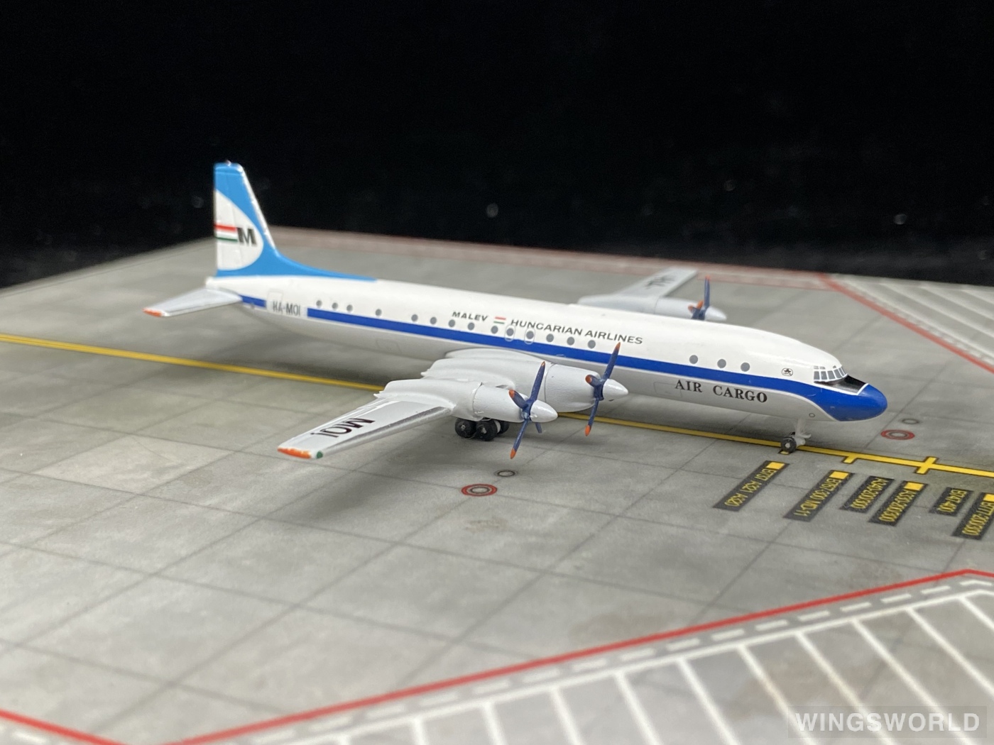 AeroClassics 1:400 AC411094 Malév 匈牙利航空 Ilyushin Il-18 HA-MOI