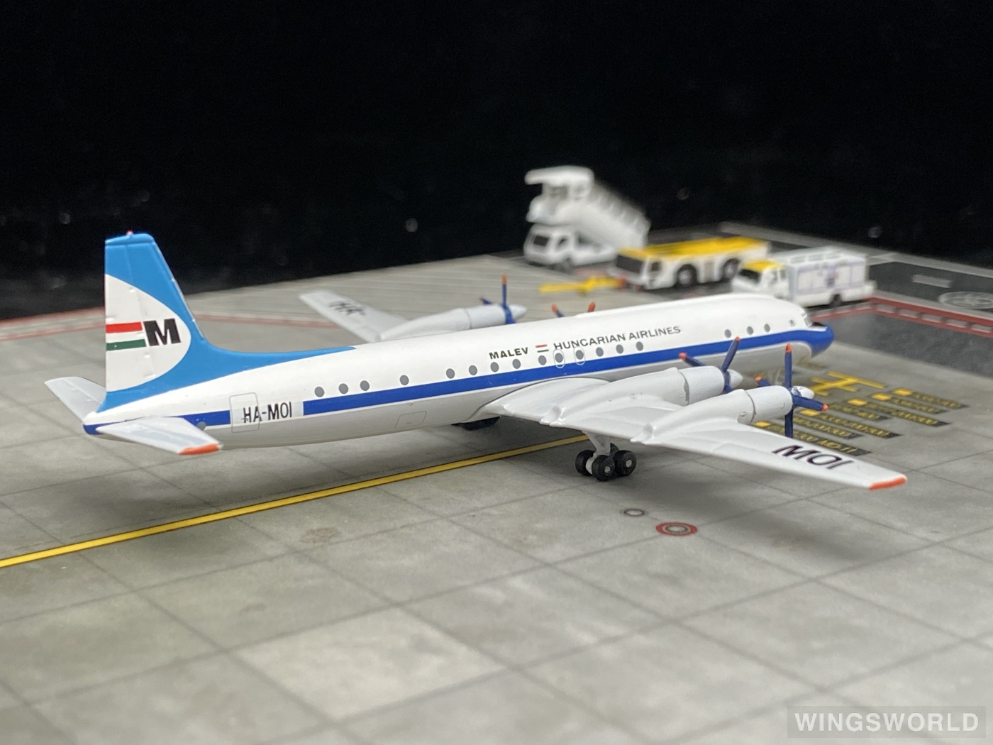 AeroClassics 1:400 AC411093 Malév 匈牙利航空 Ilyushin Il-18 HA-MOI