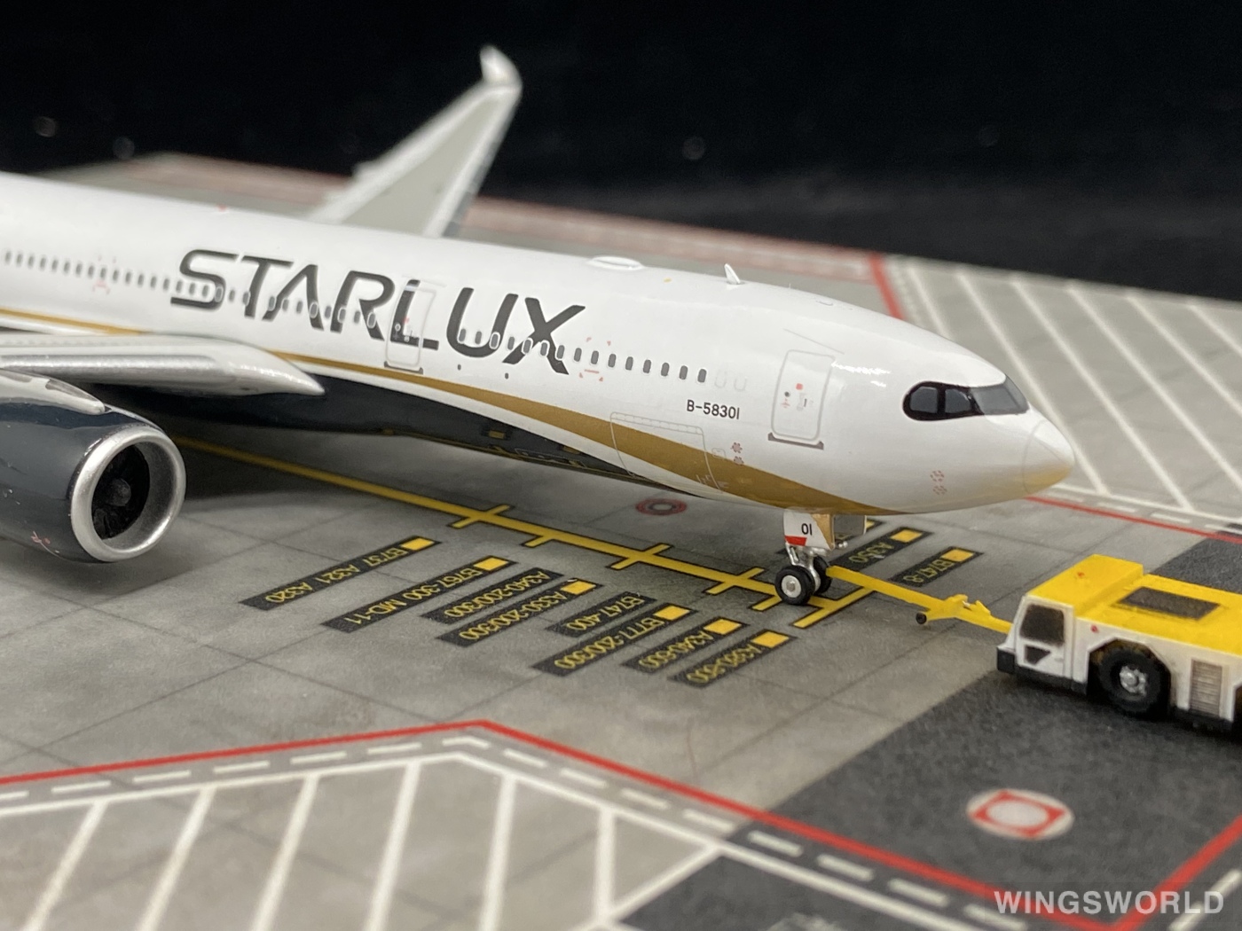 Phoenix 1:400 PH04427 Starlux Airlines 星宇航空  Airbus A330-900neo B-58301
