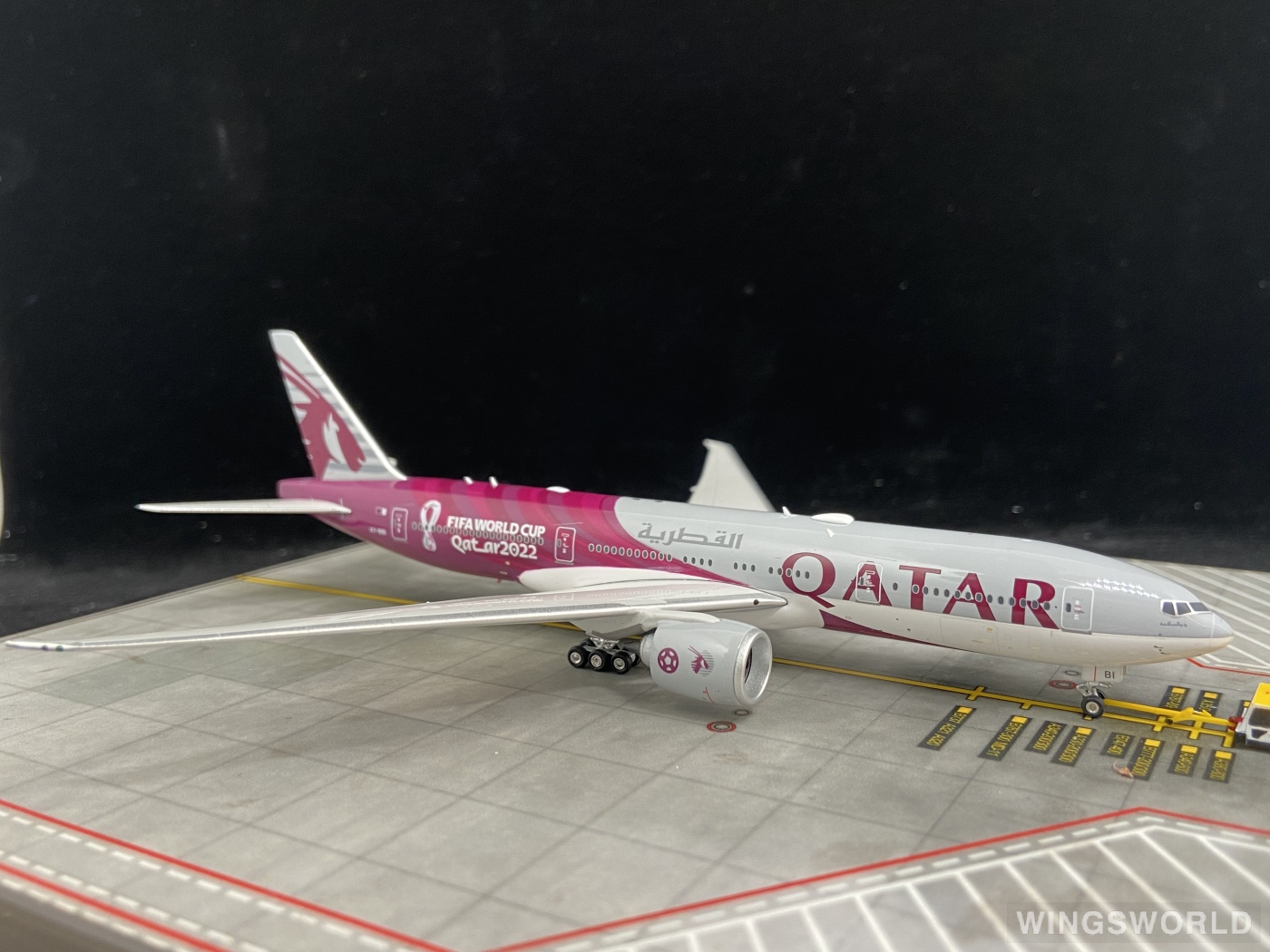 Phoenix 1:400 PH04416 Qatar 卡塔尔航空 Boeing 777-200LR A7-BBI
