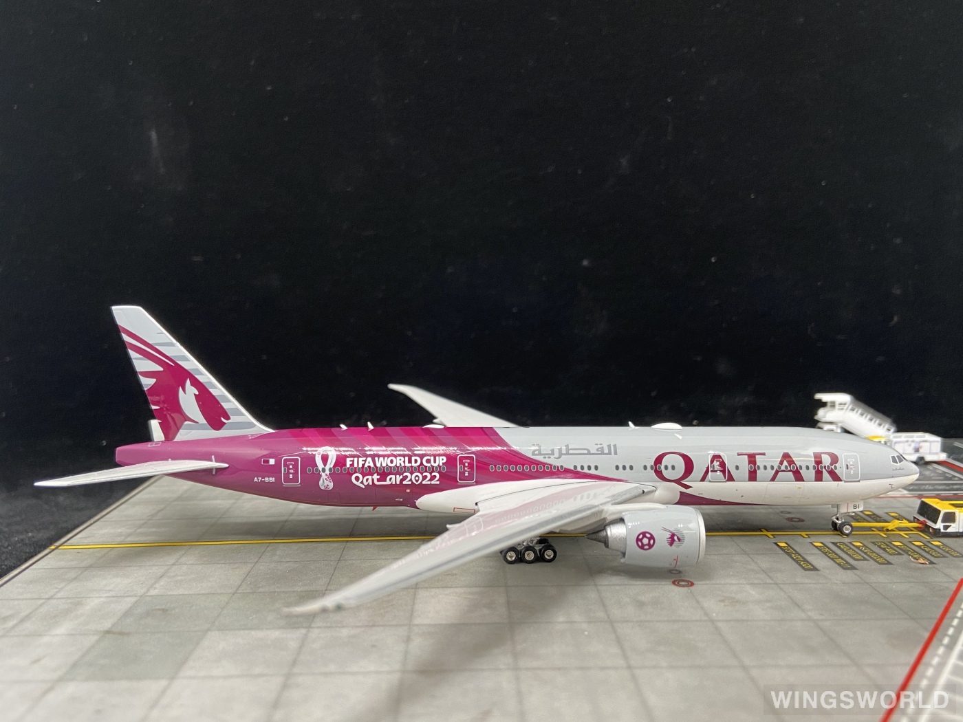 Phoenix 1:400 PH04416 Qatar 卡塔尔航空 Boeing 777-200LR A7-BBI