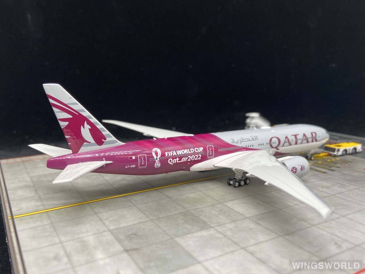 Phoenix 1:400 PH04416 Qatar 卡塔尔航空 Boeing 777-200LR A7-BBI