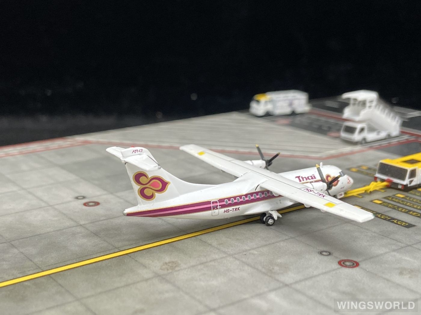 JC Wings 1:400 LH4238 Thai Airways 泰国国际航空 ATR 42 HS-TRK