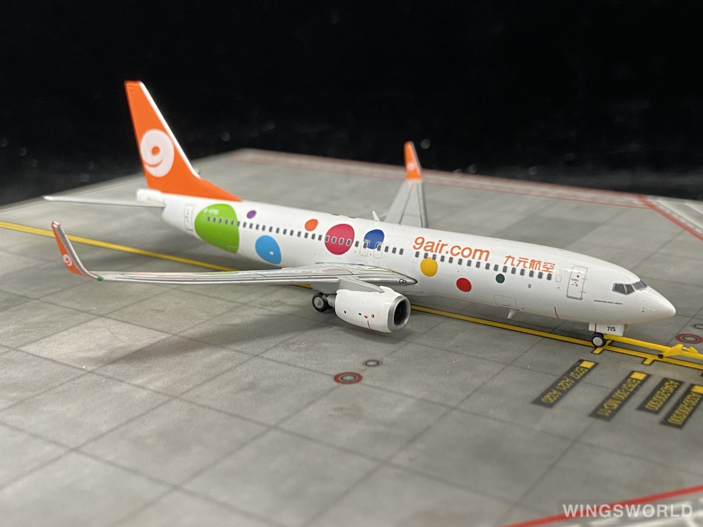 JC Wings 1:400 XX4914 9 Air 九元航空 Boeing 737-800 B-1715