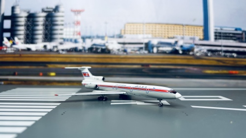 Phoenix 1:400 Tupolev Tu-154 Air Koryo 朝鲜高丽航空PH10804 P-561