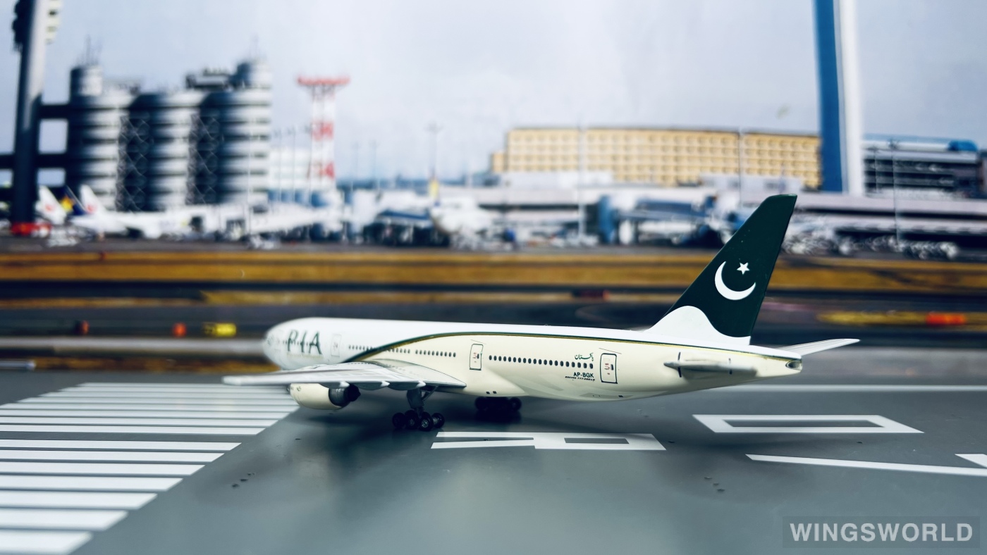 Phoenix 1:400 PH10411 PIA 巴基斯坦航空 Boeing 777-200 AP-BGK