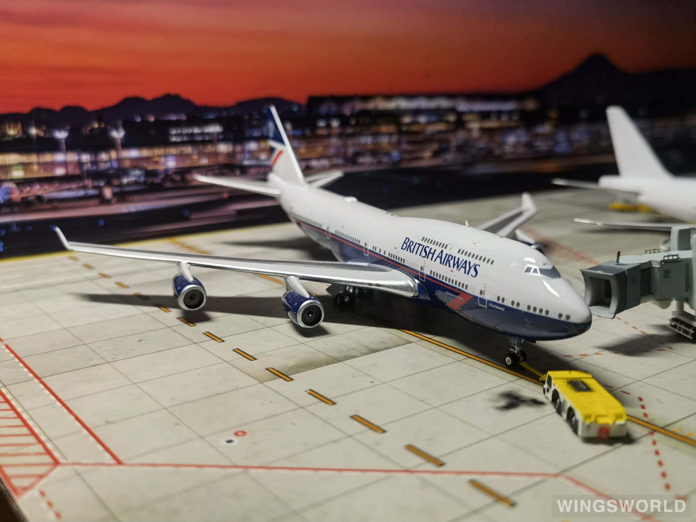 Phoenix 1:400 PH04266 British Airways 英国航空 Boeing 747-400 G-BNLY