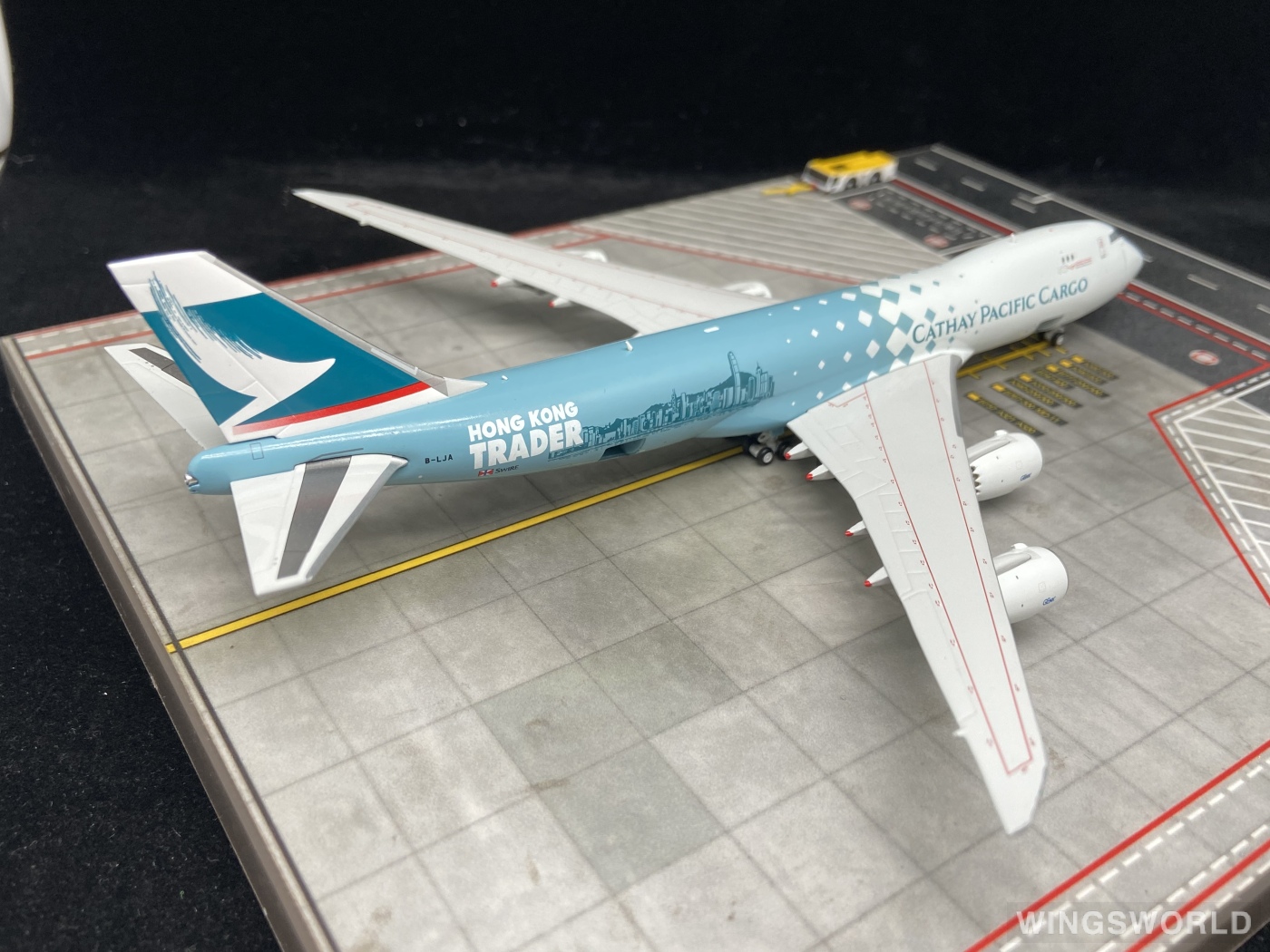 JC Wings 1:400 EW4748005 Cathay Pacific 国泰航空 Boeing 747-8F B-LJA