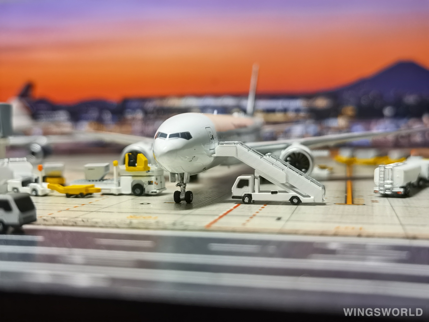 Phoenix 1:400 PH04480 Lufthansa 汉莎航空 Boeing 777F D-ALFJ