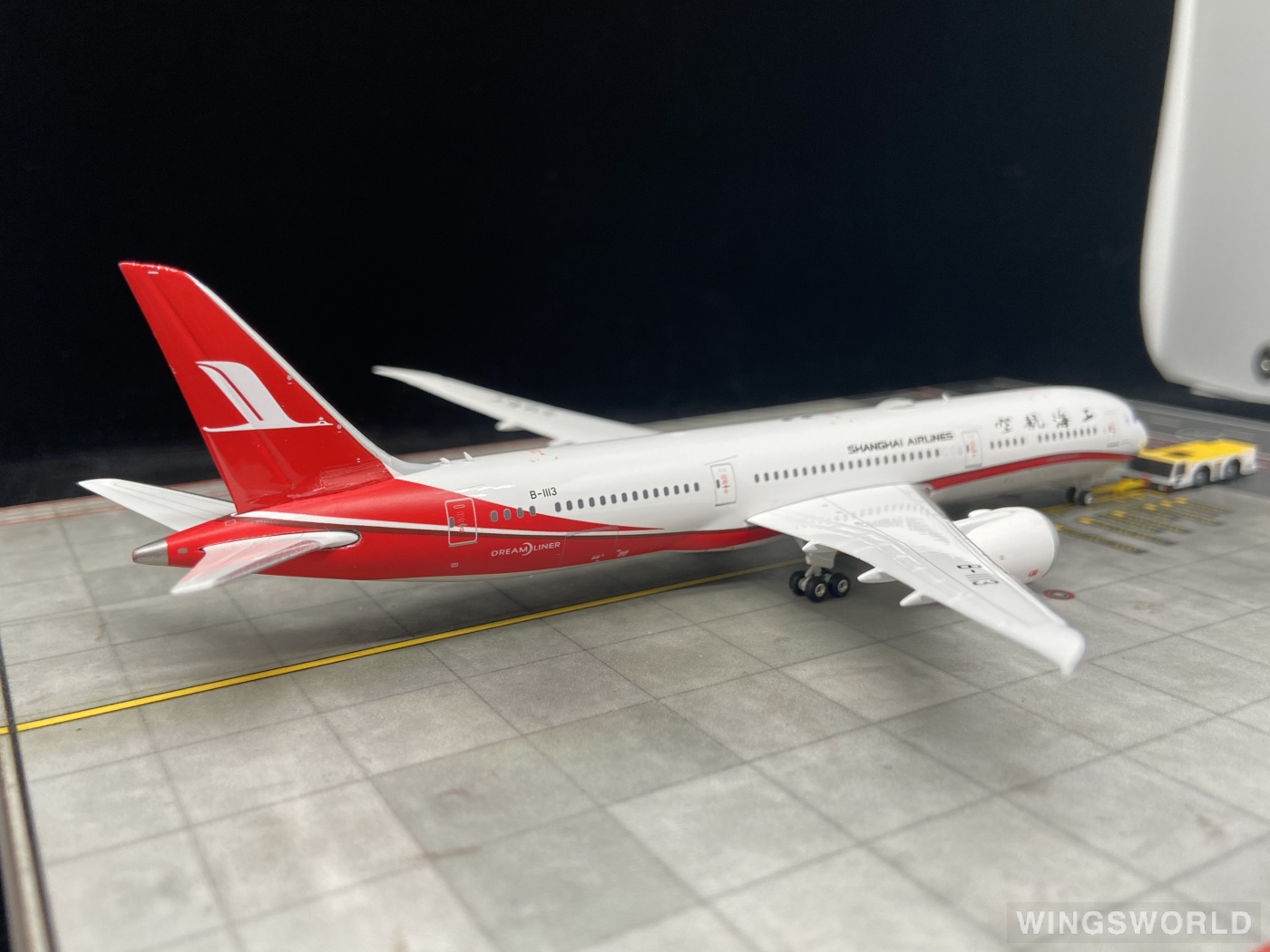 Phoenix 1:400 PH11666 Shanghai Airlines 上海航空 Boeing 787-9 B-1113