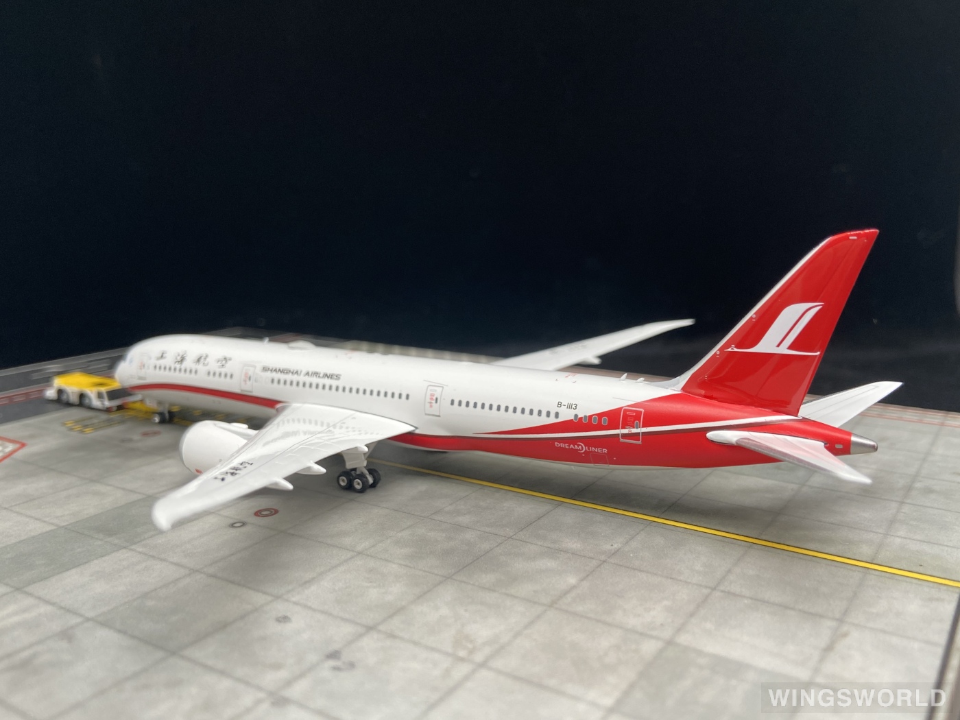 Phoenix 1:400 PH11666 Shanghai Airlines 上海航空 Boeing 787-9 B-1113