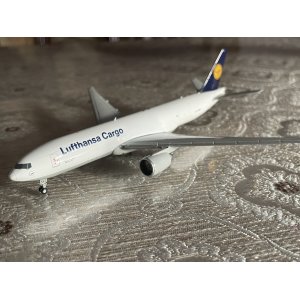 Lufthansa 汉莎航空 Boeing 777F D-ALFA 1990s colors.  GJDLH1364 Geminijets 1:400